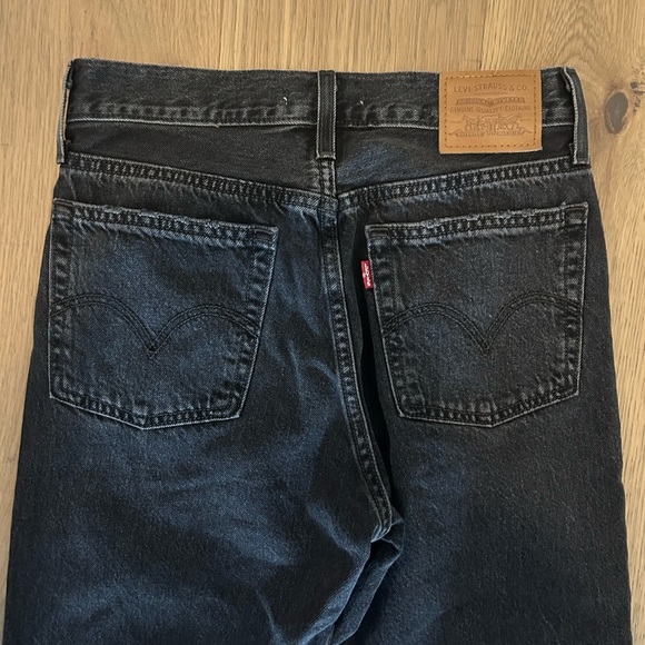 Levi’s Wedgie Straight Jeans – Black Distressed - Picture 5 of 9